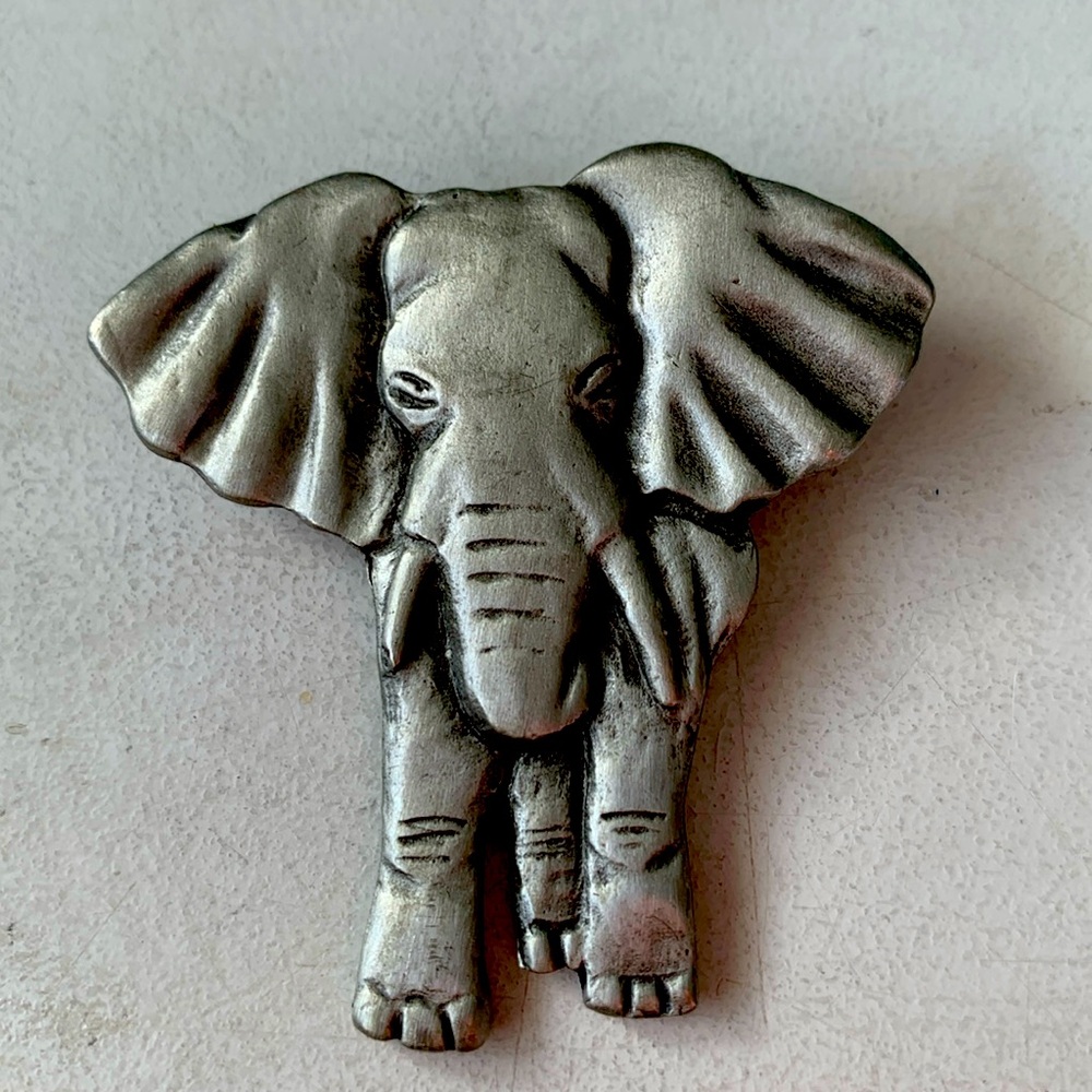 Elephant Costume Jewelry Brooch - Picture 1 of 3